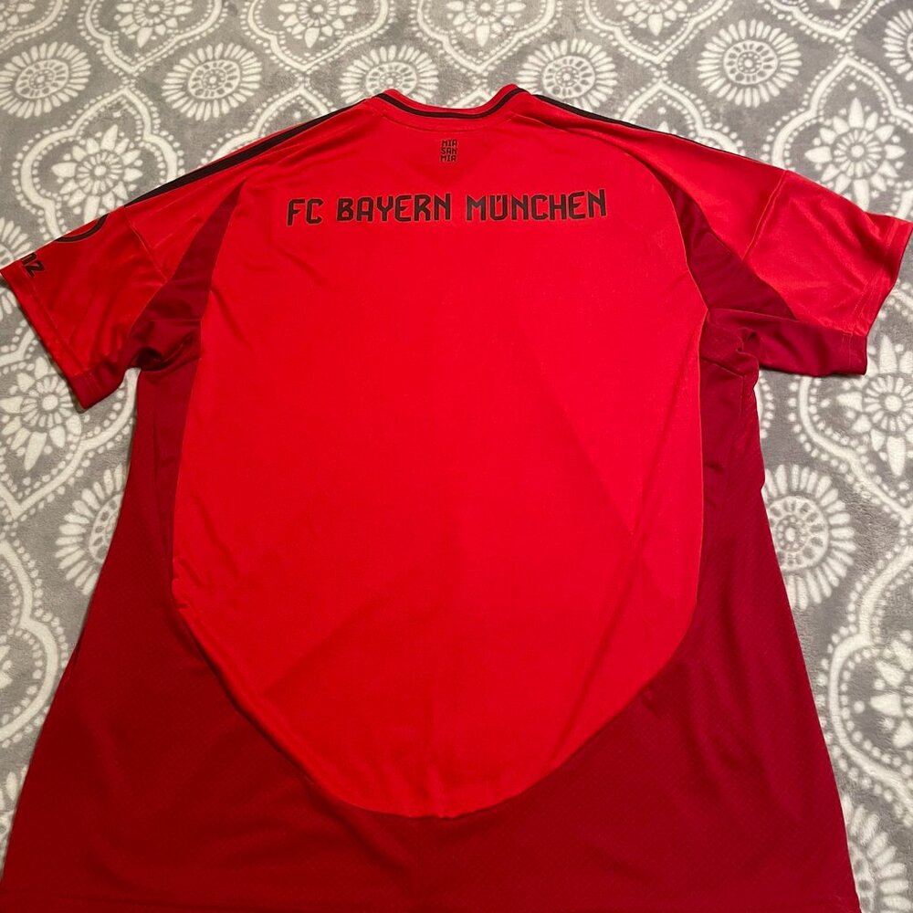 Men's XL Adidas 2024-25 Bayern Munich Home Shirt NWT - Picture 9 of 10